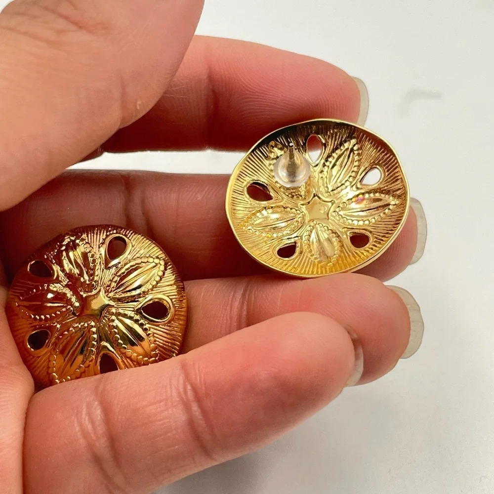 Vintage VTG Gold Tone‎ Sand Dollar Earrings Post Back Beach Sea Life Jewelry